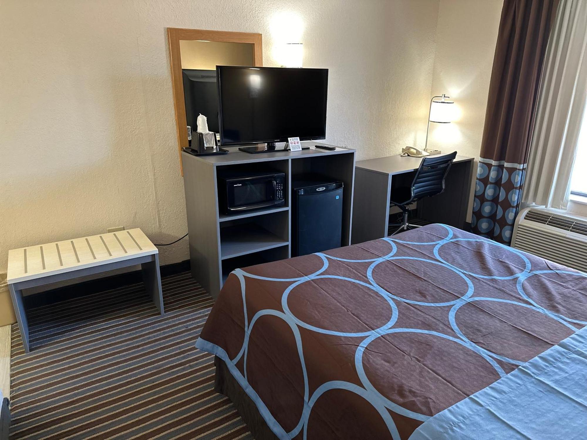Super 8 By Wyndham Clark Lane Columbia