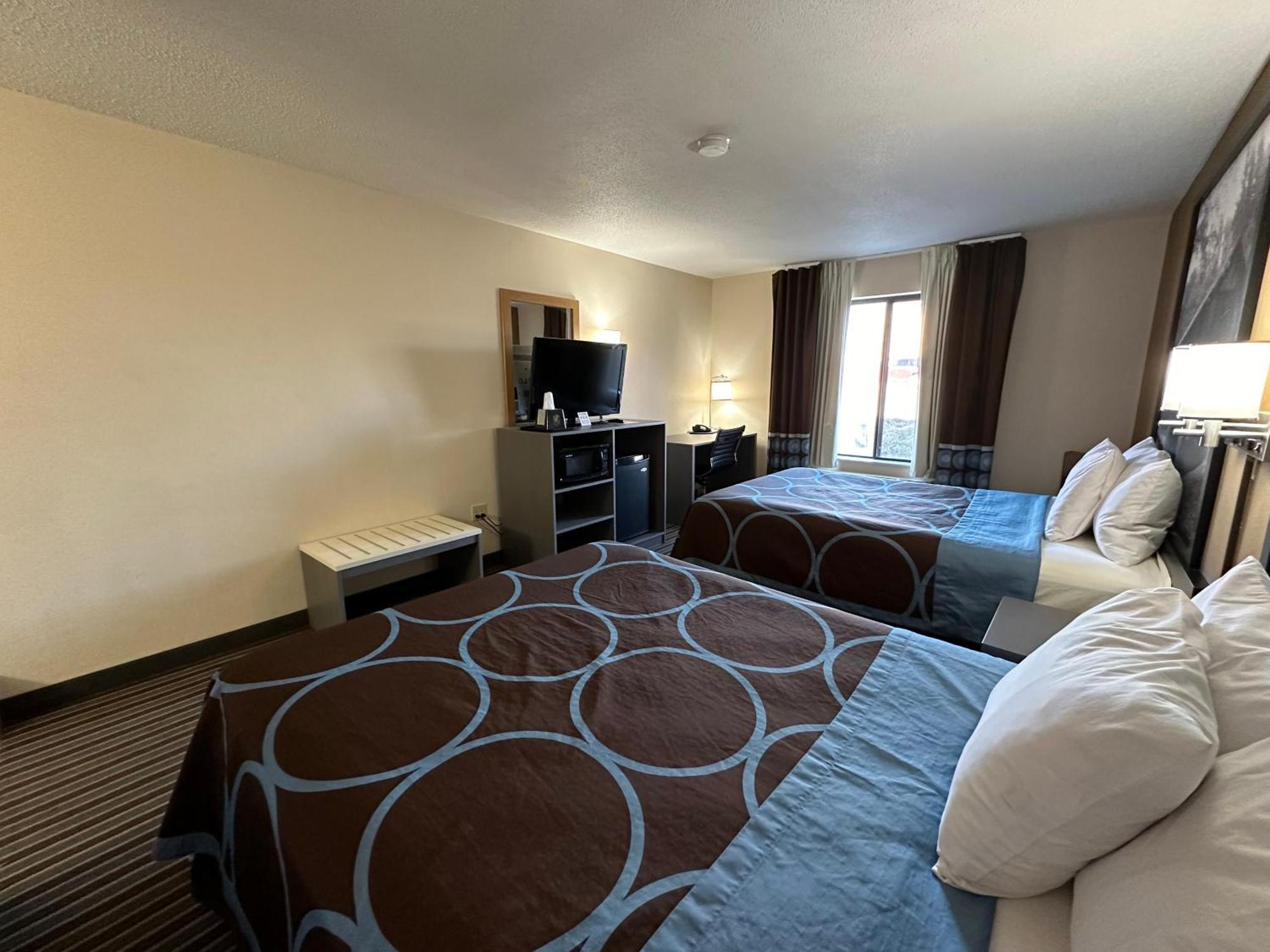 Hotel Super 8 By Wyndham Clark Lane 2*