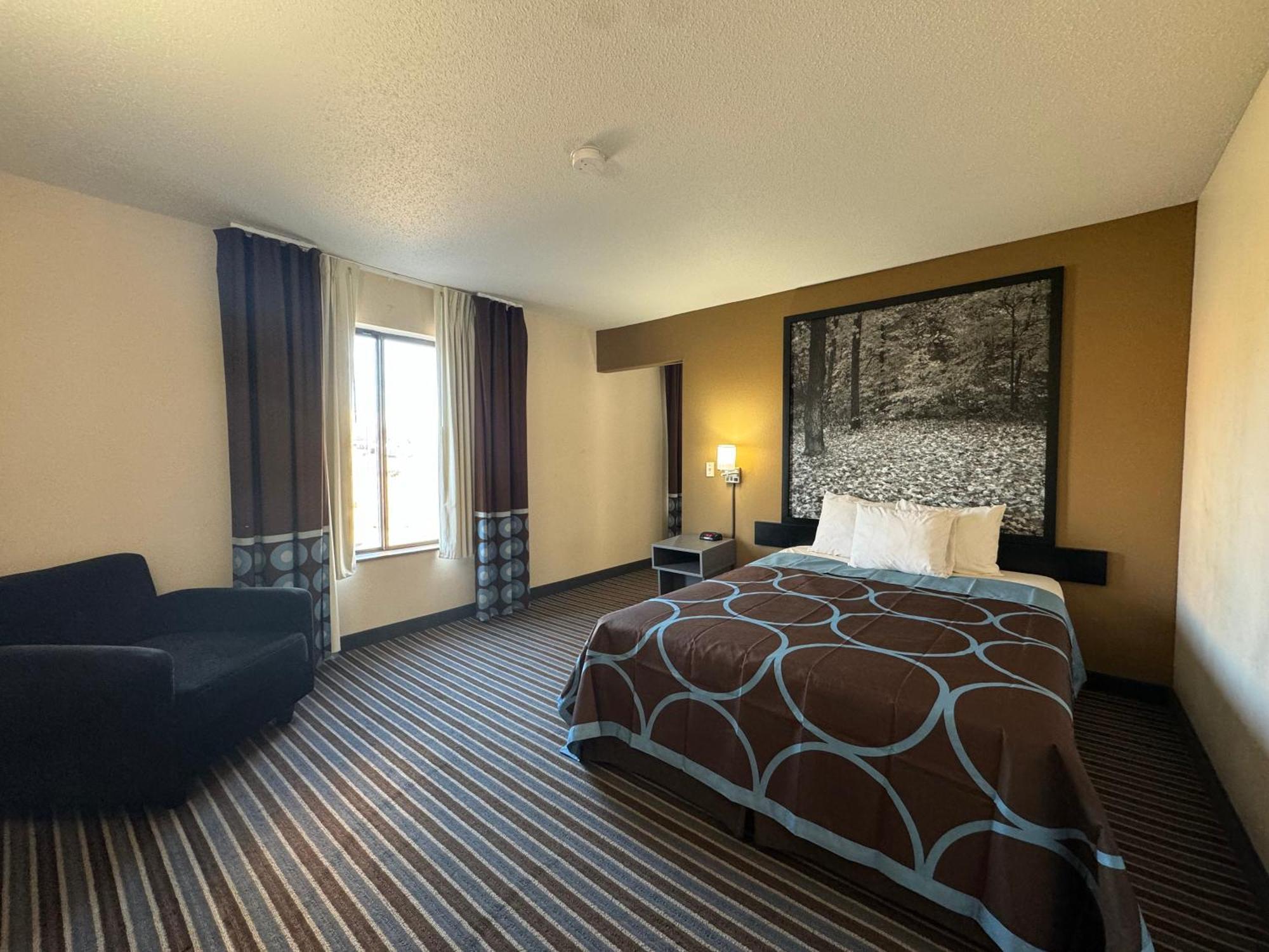 Super 8 By Wyndham Clark Lane Hotel 2*