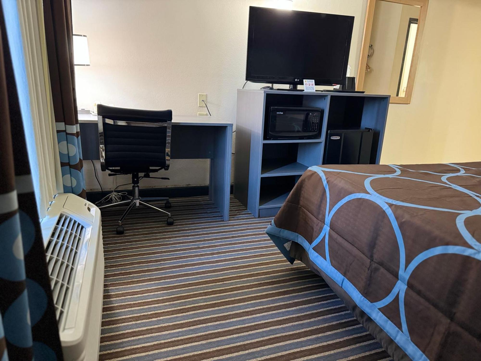 Hotel Super 8 By Wyndham Clark Lane Columbia