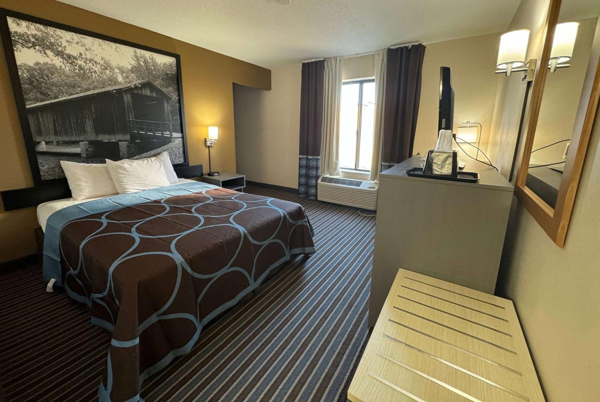 Super 8 By Wyndham Clark Lane Hotel 2*